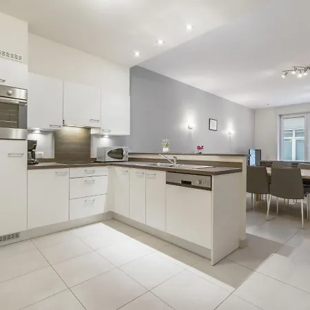 Apartment With Modern Kitchen *